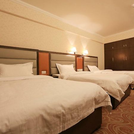 Towns Well Hotel Макао Екстериор снимка