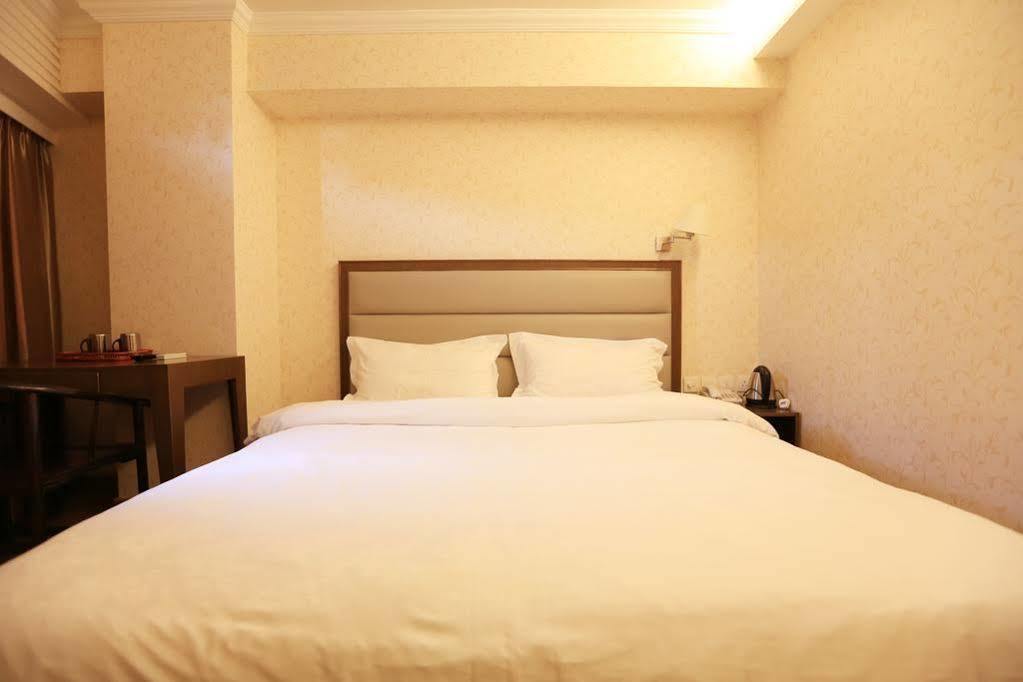 Towns Well Hotel Макао Екстериор снимка