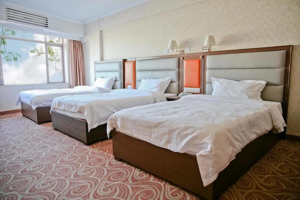 Towns Well Hotel Макао Екстериор снимка