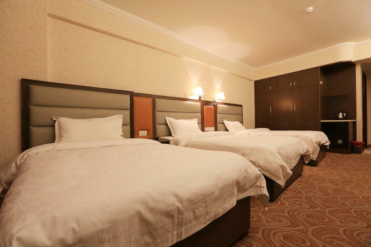 Towns Well Hotel Макао Екстериор снимка